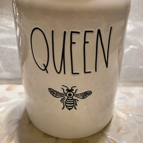 NWOT Rae Dunn “Queen 🐝” Magenta Ceramic Canister - Picture 2 of 6